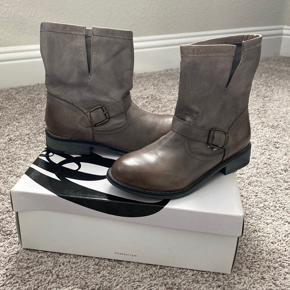 Women’s Nine West Topazoli Grey Leather Boots size 6.5M